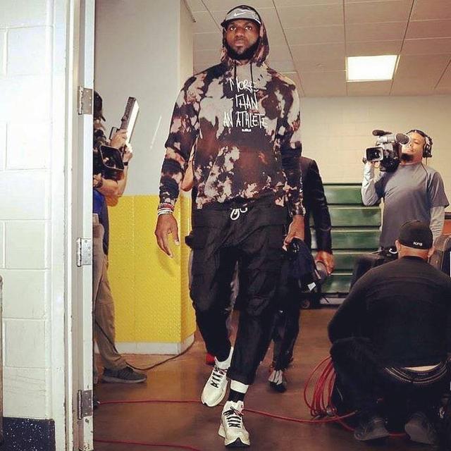 邮报：至少12家俱乐部想租梅努，但球员仍优先考虑那不勒斯（邮报：至少12队想租借梅努，球员仍将那不勒斯列为首选）