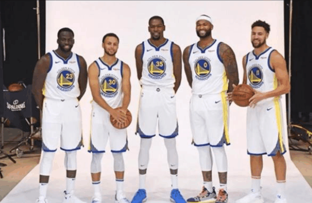 多特蒙德球迷挂横幅，反对海外比赛并攻击西甲高层（多特蒙德球迷打出横幅，抵制海外办赛并抨击西甲高层）