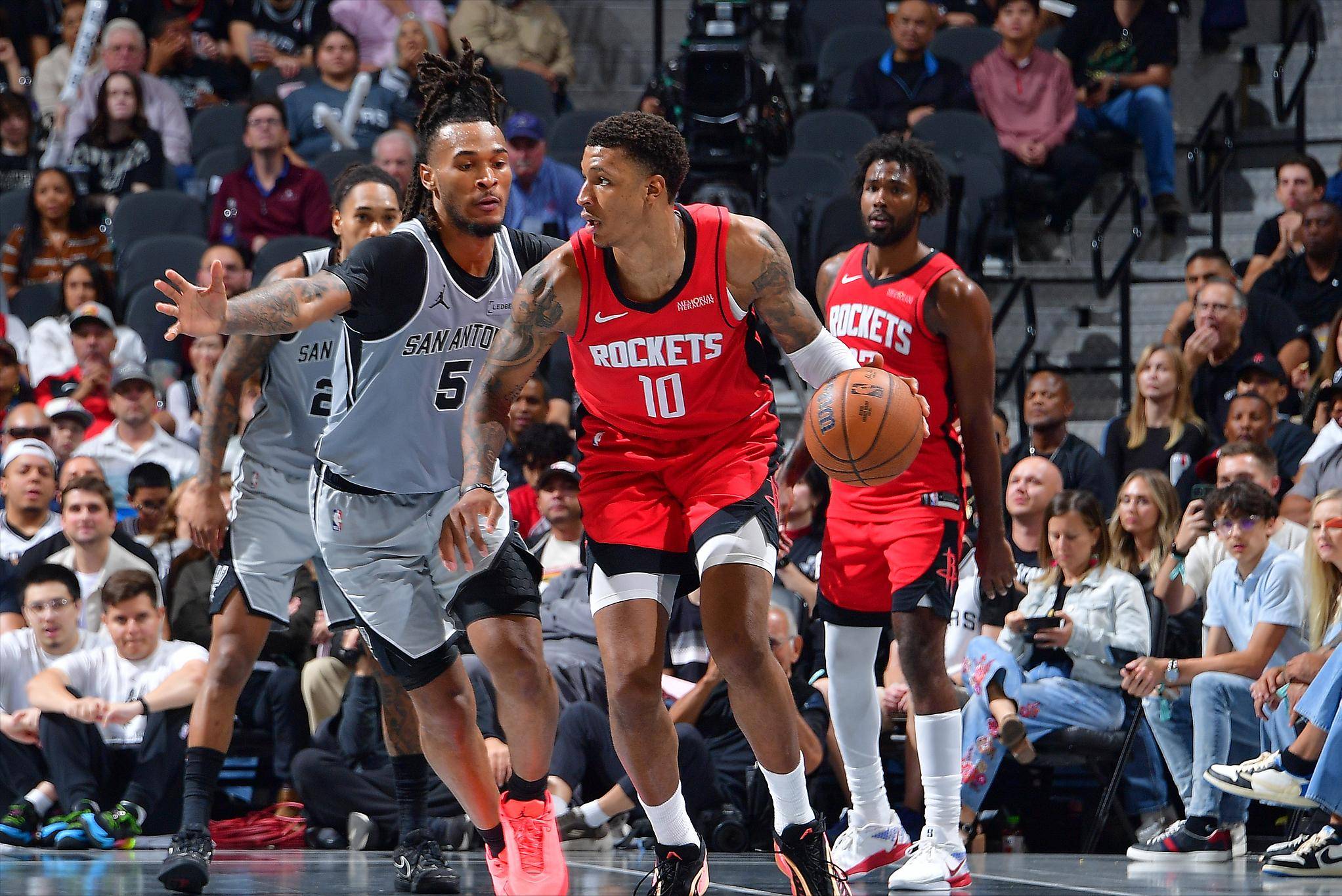 刘越：申花进攻变化少，斯卢茨基用人容易陷入“恶性循环”（刘越：申花进攻手段单一，斯卢茨基用人或陷入恶性循环）