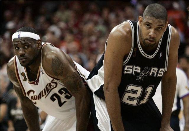 库里发布圣诞庆祝短片，穿的还是UA鞋（库里晒圣诞庆祝视频，脚上仍是UA战靴）