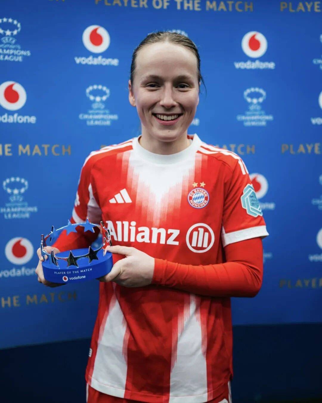 达尼洛同时斩获两座欧冠&解放者杯冠军，为历史首人（达尼洛史上首位包揽欧冠与解放者杯双冠）