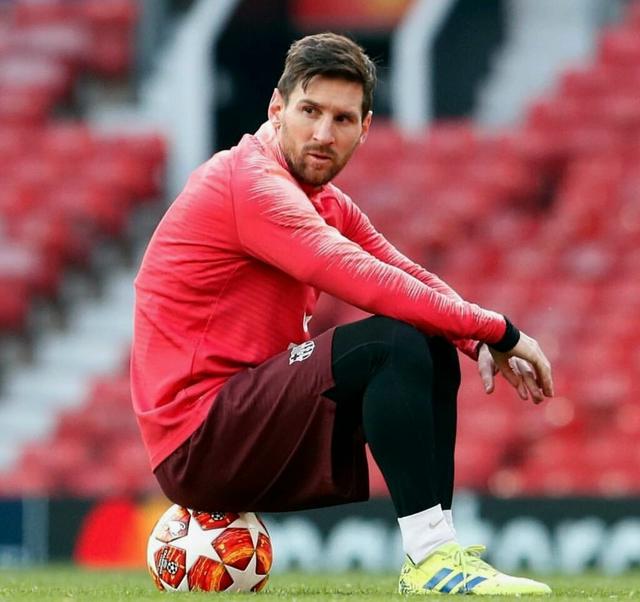 共和报：米兰正考虑冬窗签回41岁的蒂亚戈-席尔瓦（共和报：米兰酝酿冬窗签回41岁蒂亚戈-席尔瓦）