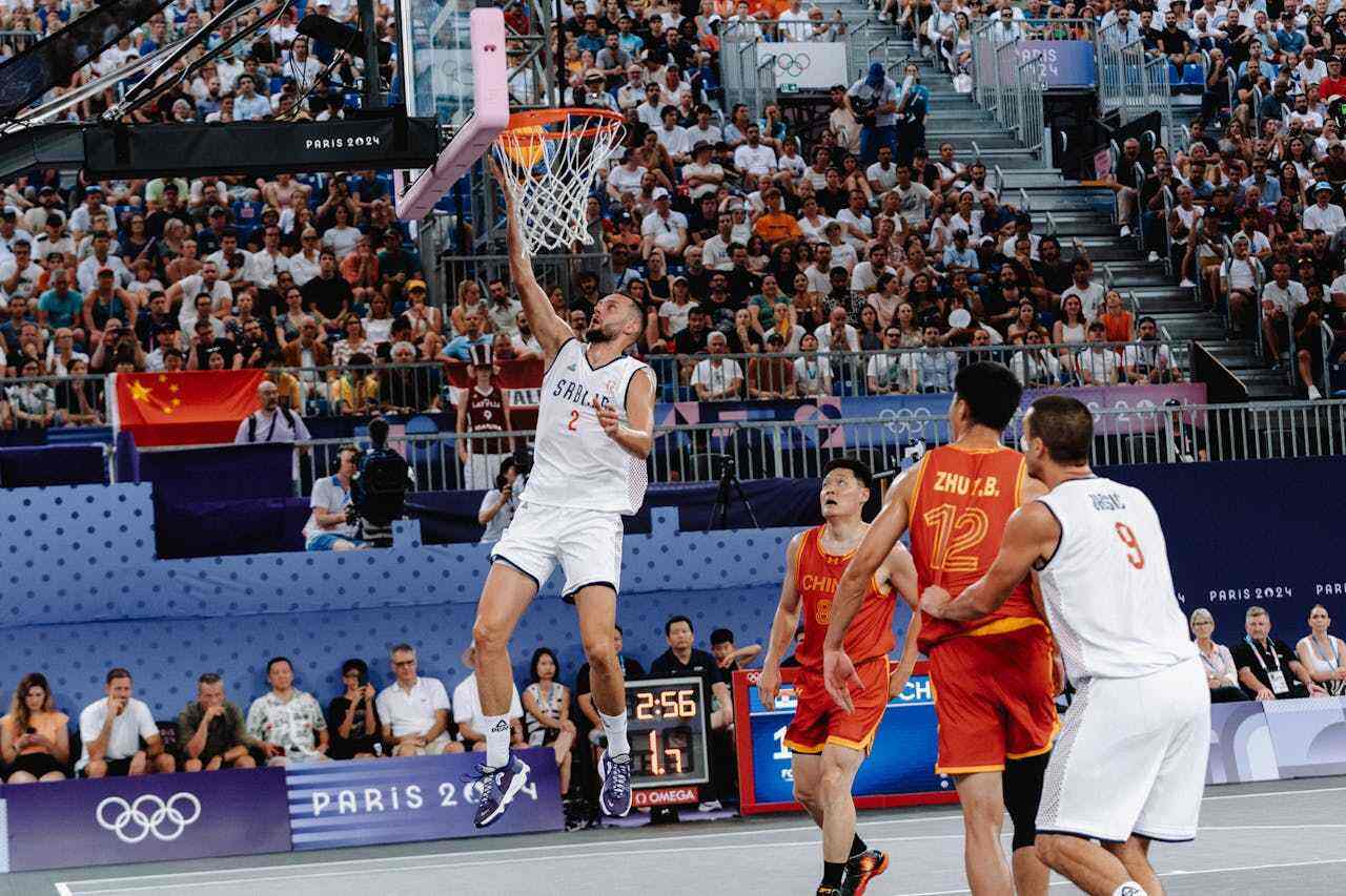 荷媒：阿贾克斯将与小克鲁伊夫会面，他是贾府新任总监候选人（荷媒：阿贾克斯计划与小克鲁伊夫会谈，后者入围新任总监候选）