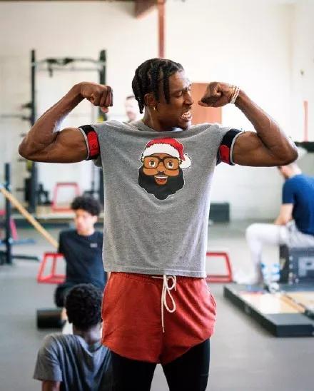 希勒：伊萨克真想走就赶紧卖了，纽卡的夏窗一团糟（希勒：伊萨克若铁心离队就尽快出售，纽卡今夏转会窗一塌糊涂）