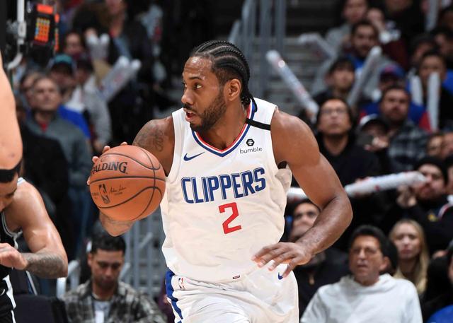 全能输出！威少半场7中3拿到9分9板6助1断（威少半场全能表现：7投3中贡献9分9板6助1断）