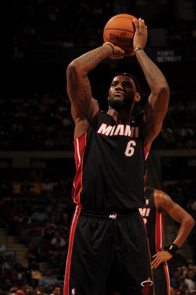 中超：上海申花主场2-0击败沧州雄狮（中超：上海申花主场2比0完胜沧州雄狮）