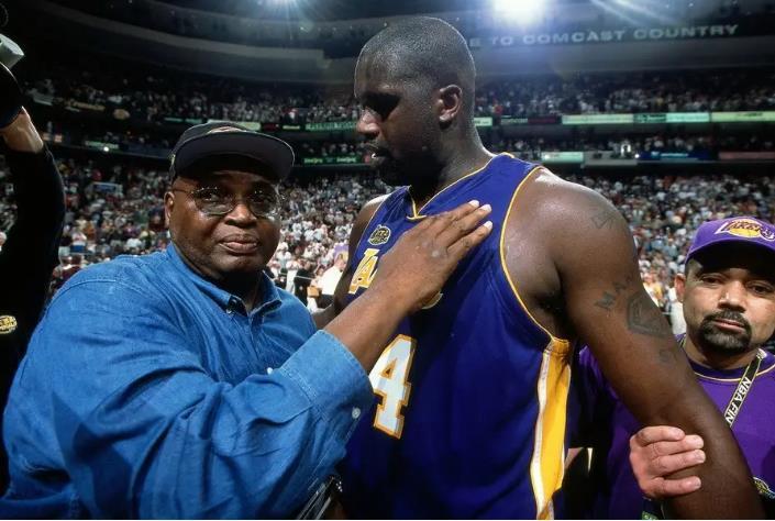 中超赛季刚落幕，成都蓉城连传三喜，明年争冠希望大增（中超刚收官，成都蓉城三喜临门，来年冲冠更有戏）