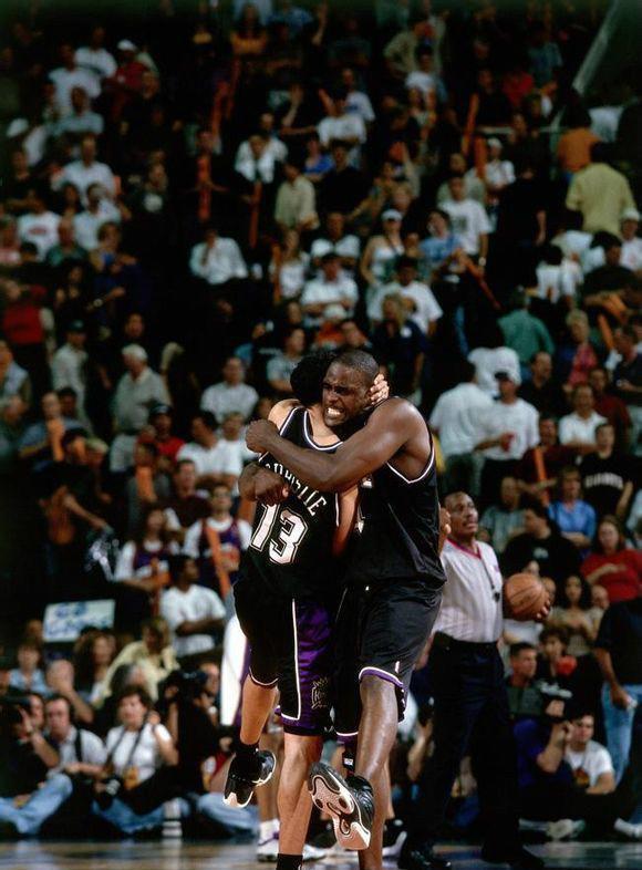 6胜19负西部倒二！船记：社媒上负面情绪铺天盖地非常令人沮丧（6胜19负跌至西部倒数第二，快船记者称社媒负面情绪爆棚令人沮丧）