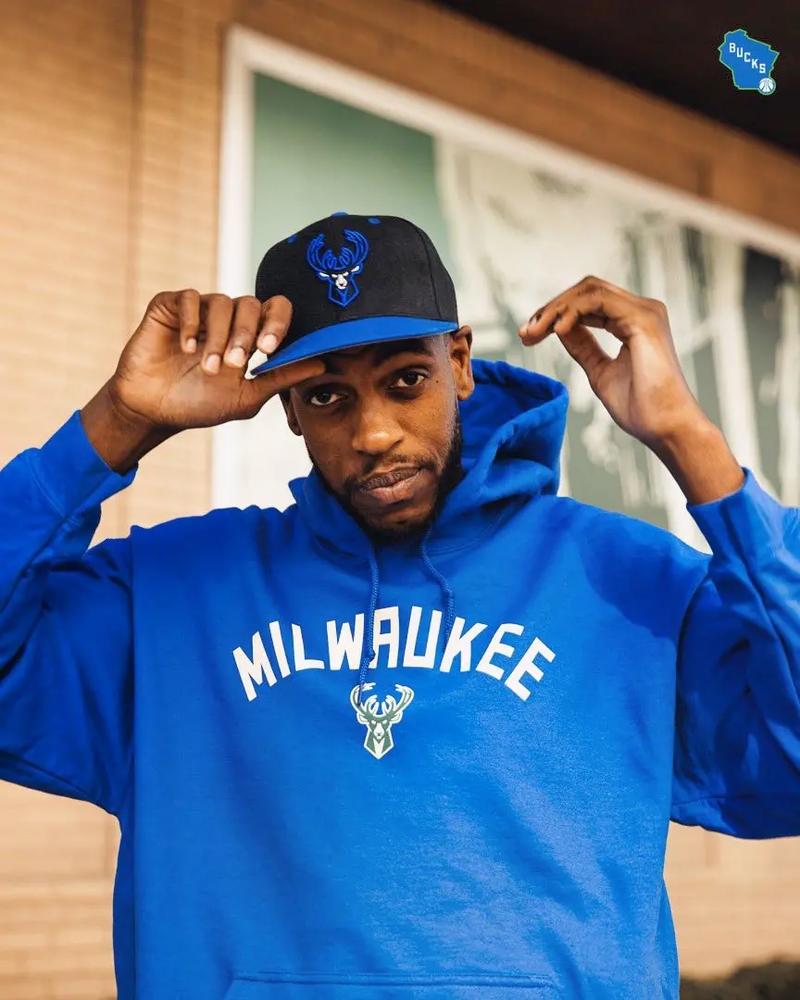 萨格斯因左臀伤势退赛：一场意外让传奇球员黯然离场（萨格斯左臀受伤中途退赛：意外突发令这位传奇遗憾离场）