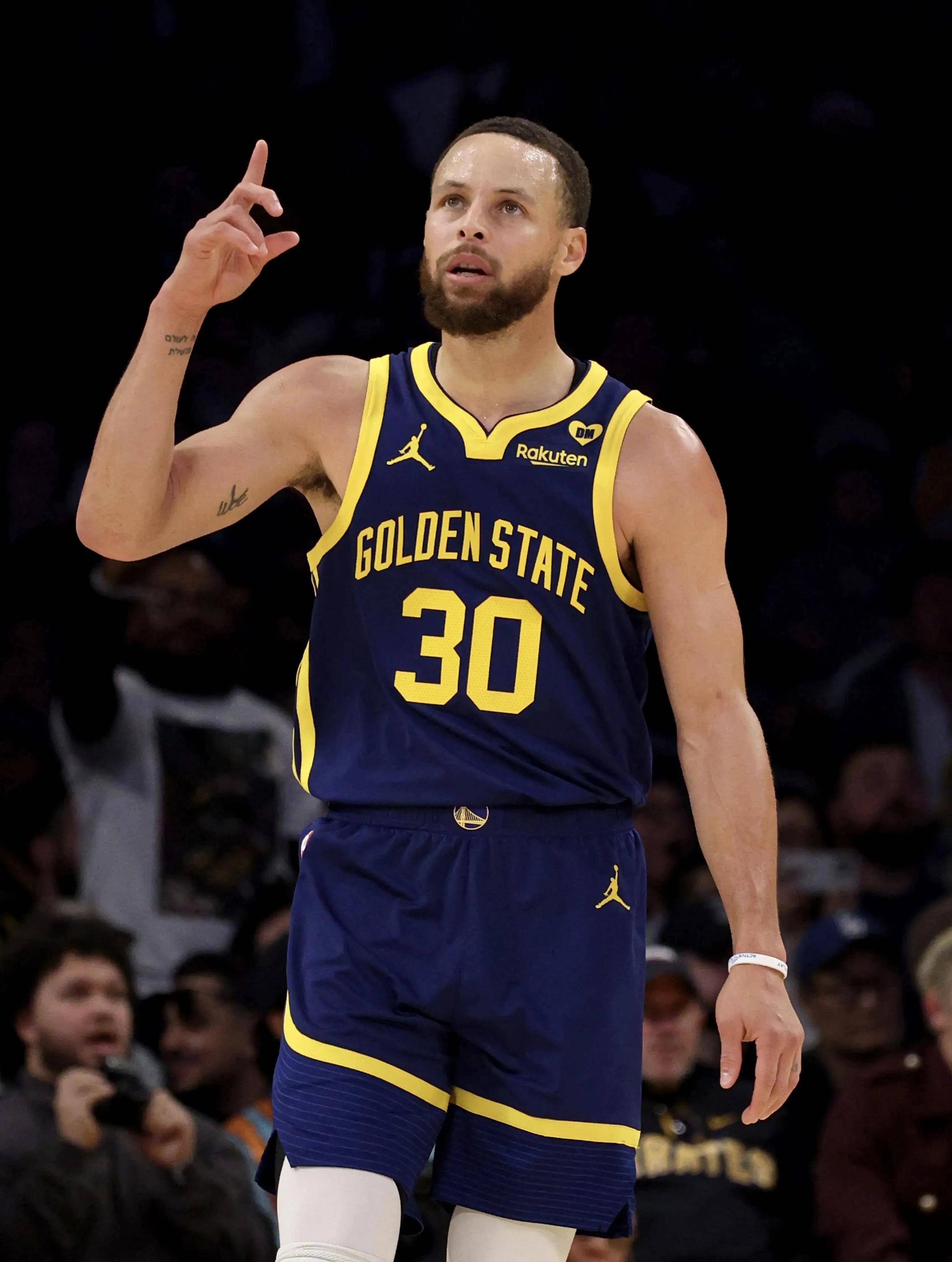 法拉利65亿超湖人勇士！揭秘F1车队比NBA豪门更值钱的真相（65亿身价的法拉利反超湖人、勇士：F1车队为何比NBA豪门更值钱）